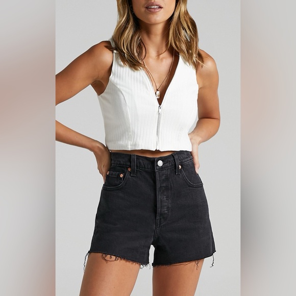 Levi’s - Ribcage Shorts - Picture 1 of 15